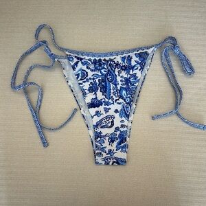 Agua Bendita Bikini Bottom